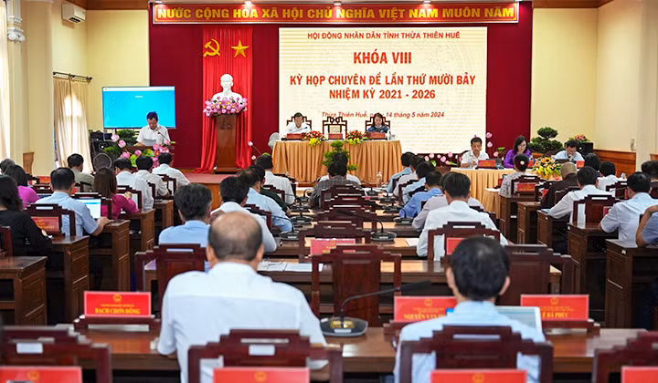 Kỳ họp chuyên đề lần thứ 17 HĐND tỉnh Thừa Thiên Huế khóa VIII đã thông qua nhiều nghị quyết quan trọng.