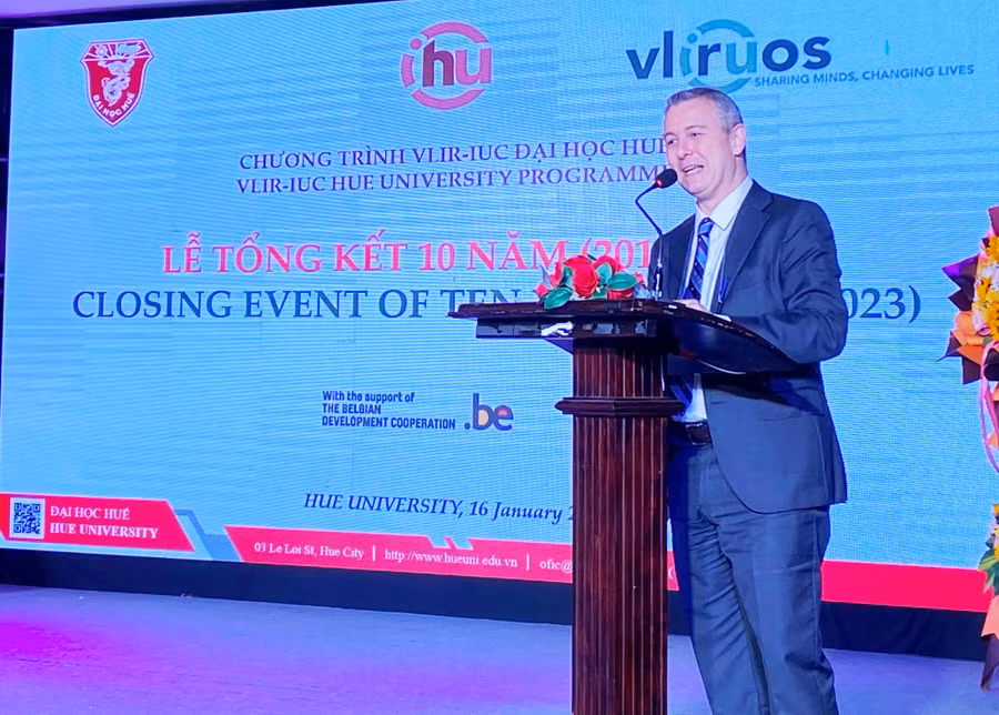 Ông Karl Van den Bossche, Đại sứ Vương quốc Bỉ phát biểu chúc mừng tại buổi lễ. Ông Karl Van den Bossche, Đại sứ Vương quốc Bỉ phát biểu chúc mừng tại buổi lễ.