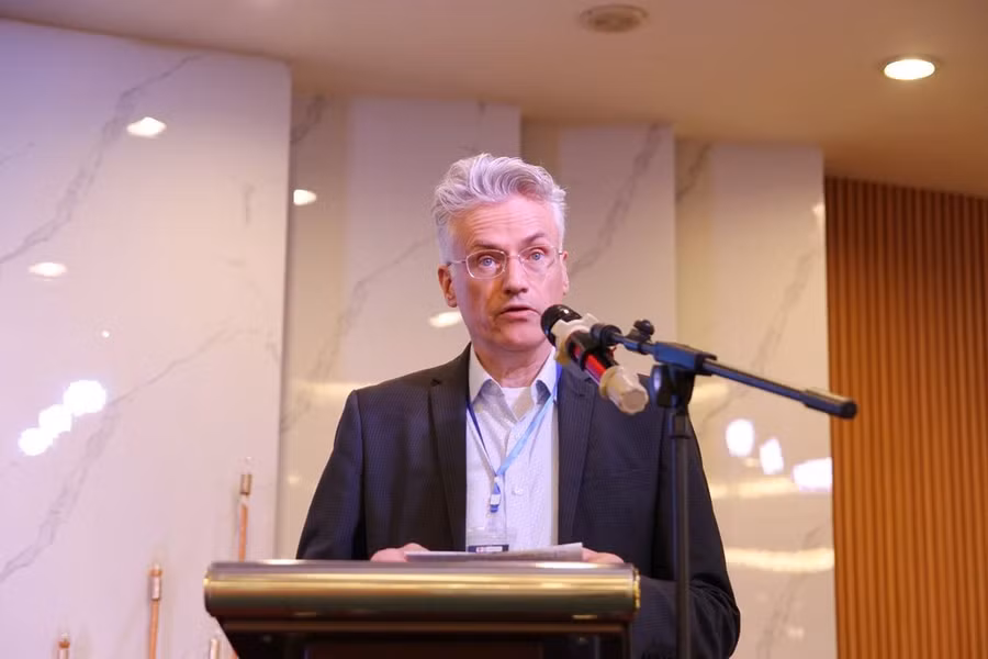 GS.TS Andreas Stoffers, Giám đốc Quốc gia Tổ chức Friedrich Naumann Foundation tại Việt Nam phát biểu.