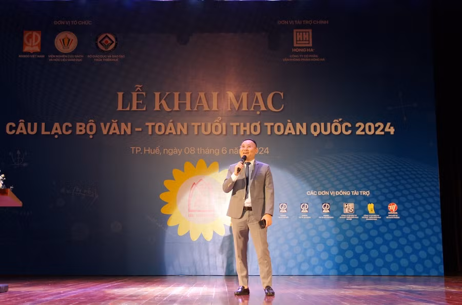 Ông Phạm Trung Kiên, Tổng Giám đốc Công ty Cổ phần Văn phòng phẩm Hồng Hà giao lưu với khán giả.