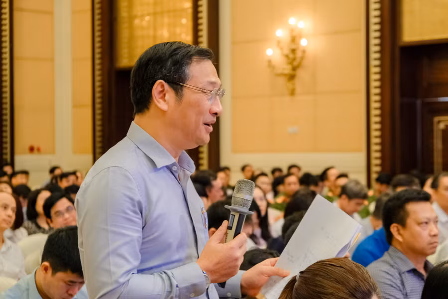 Ông Lê Hoài Nam - Phó Giám đốc Sở GD&amp;ĐT TP Hồ Chí Minh trao đổi ý kiến tại Hội nghị.