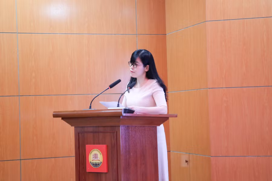 PGS.TS. Nguyễn Hoàng Anh - Trường Đại học Luật, ĐH quốc gia Hà Nội phát biểu tại hội thảo. PGS.TS. Nguyễn Hoàng Anh - Trường Đại học Luật, ĐH quốc gia Hà Nội phát biểu tại hội thảo.