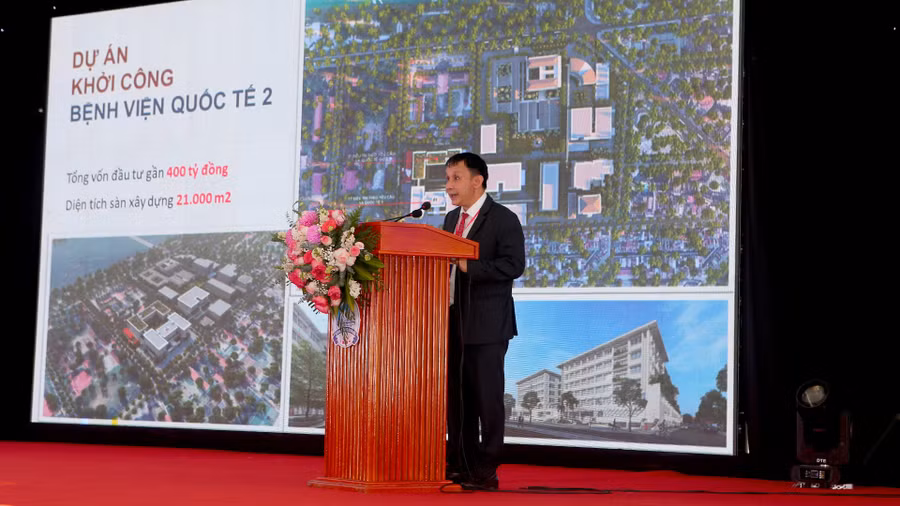 GS.TS Phạm Như Hiệp, Giám đốc Bệnh viện Trung ương Huế phát biểu.
