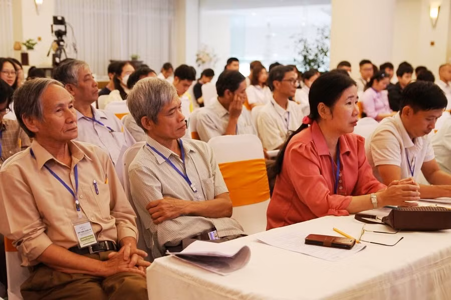 Nhiều nhà khoa học các diễn giả quan tâm tham dự.