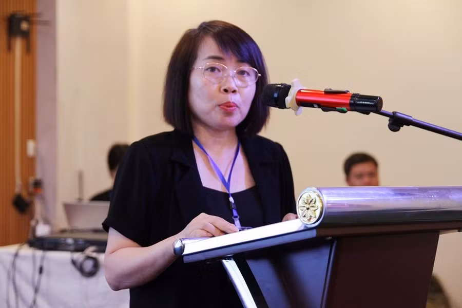 Đại diện Viện Friedrich Naumann phát biểu chào mừng Hội thảo.