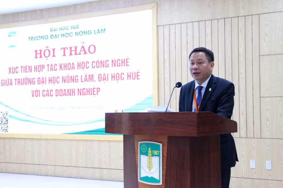 Hiệu trưởng ĐH Nông Lâm, ĐH Huế - PGS.TS Trần Thanh Đức cho biết, việc liên kết với các địa phương, doanh nghiệp trong nghiên cứu khoa, chuyển giao công nghệ bước đầu đã có những kết quả rất tích cực khi đã có 35 hợp đồng với giá trị 6,5 tỷ đồng được chuyển giao thành công. Hiệu trưởng ĐH Nông Lâm, ĐH Huế - PGS.TS Trần Thanh Đức cho biết, việc liên kết với các địa phương, doanh nghiệp trong nghiên cứu khoa, chuyển giao công nghệ bước đầu đã có những kết quả rất tích cực khi đã có 35 hợp đồng với giá trị 6,5 tỷ đồng được chuyển giao thành công.