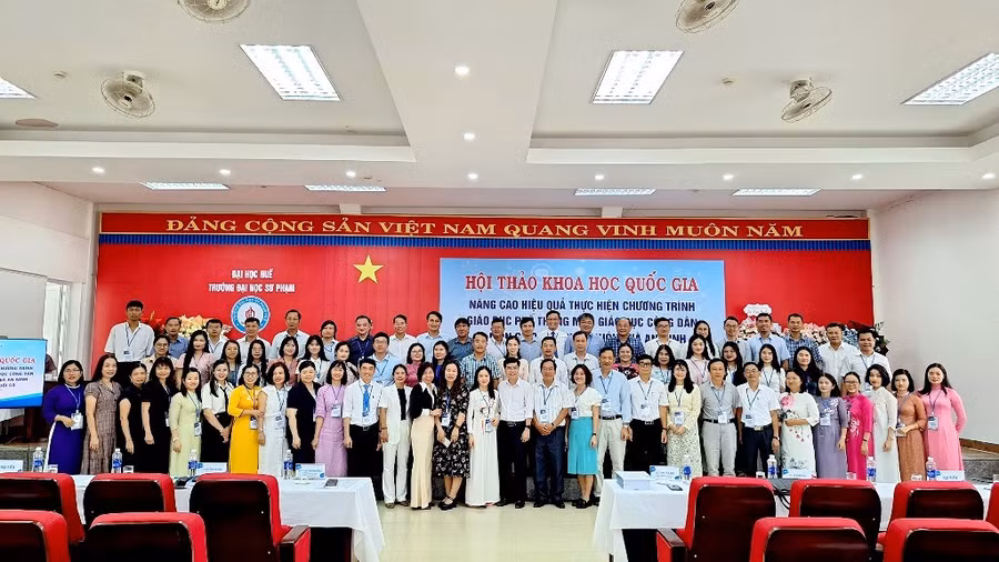 Các đại biểu chụp ảnh lưu niệm. (Ảnh: Đại Dương) Các đại biểu chụp ảnh lưu niệm. (Ảnh: Đại Dương)