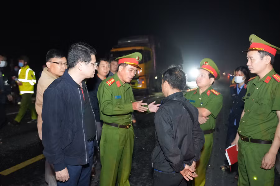 Vụ tai nạn khiến 11 người thương vong, gồm 2 tử vong và 9 bị thương. (Ảnh: Ngọc Hiếu)