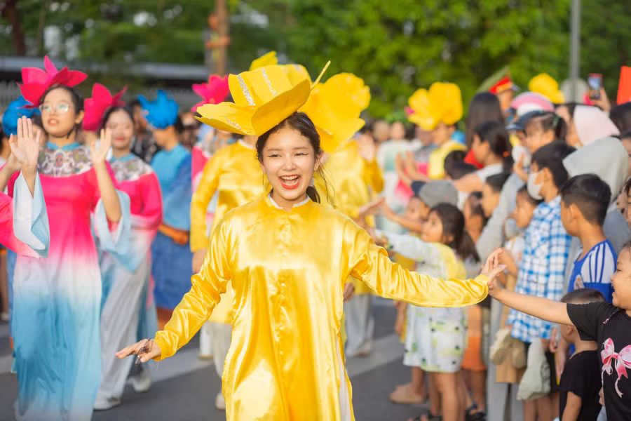 Nụ cười "tỏa nắng" của một nữ diễn viên.