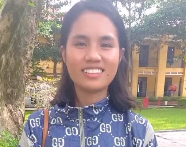 Nữ thí sinh người dân tộc thiểu số Pa Cô - Hồ Thị Vui năm nay 22 tuổi và đã có chồng con vẫn quyết tâm dự Kỳ thi tốt nghiệp THPT 2024. (Ảnh: Đại Dương)