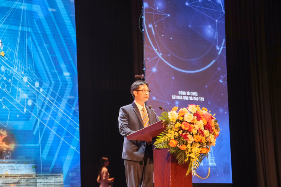 Ông Hồ Đắc Thái Hoàng - Chủ tịch Liên hiệp các Hội Khoa học và Kỹ thuật tỉnh Thừa Thiên Huế phát biểu. Ông Hồ Đắc Thái Hoàng - Chủ tịch Liên hiệp các Hội Khoa học và Kỹ thuật tỉnh Thừa Thiên Huế phát biểu.