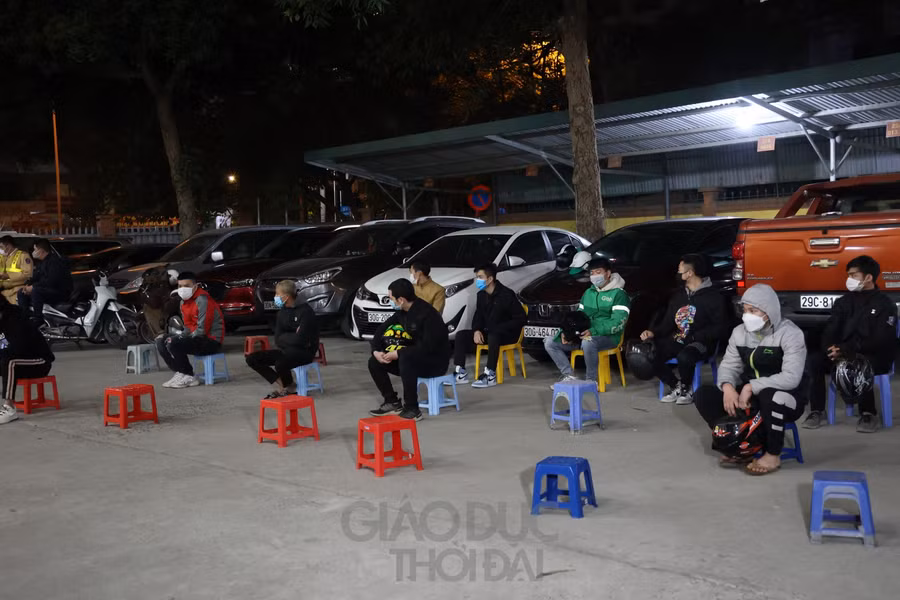 Chặn bắt hàng trăm "quái xế" nẹp pô, lạng lách trên phố Hà Nội ảnh 16