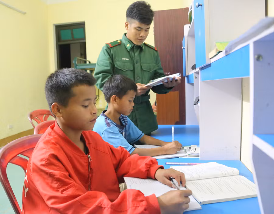Đồn biên phòng A Vao là đơn vị tiên phong thực hiện chương trình "Con nuôi biên phòng".