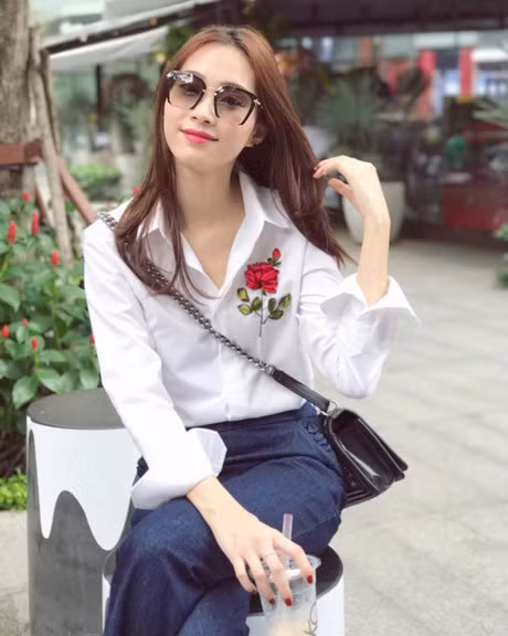 Cach mix ao theu hoa hong dep sanh dieu nhu sao Viet - Anh 1