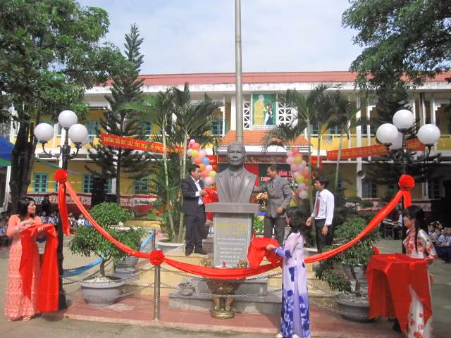 Khánh thành tượng đài "Người cộng sản mẫu mực - giáo sư đỏ trong nhà đày"