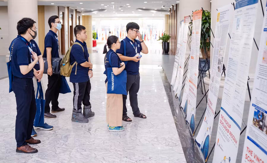 Các du học sinh xuất sắc của Việt Nam được nhận học bổng của Tập đoàn Vingroup.