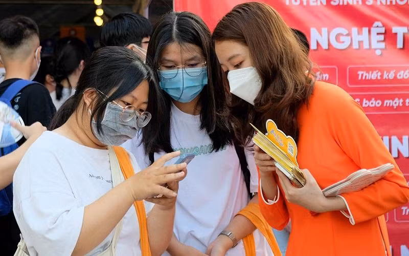 Thí sinh tham dự ngày hội tư vấn tuyển sinh, hướng nghiệp năm 2022