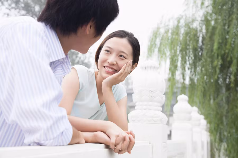 Nhiều bạn trẻ Trung Quốc cho rằng “bạn hôn” sẽ tránh được những phức tạp của một mối quan hệ tình cảm lâu dài. Ảnh: Shutterstock.
