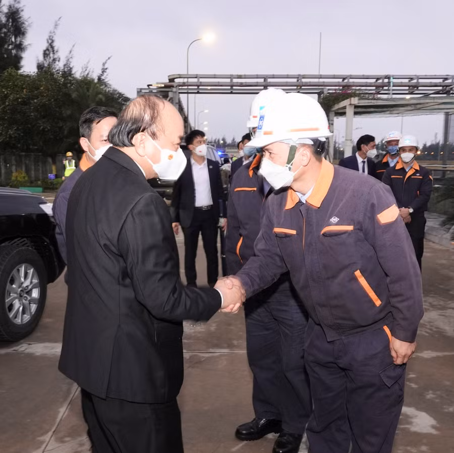 Chủ tịch nước mong muốn trong thời gian tới FHS Hà Tĩnh sẽ tiếp tục mở rộng các sản phẩm mới để đóng góp vào thị trường nguyên vật liệu của Việt Nam