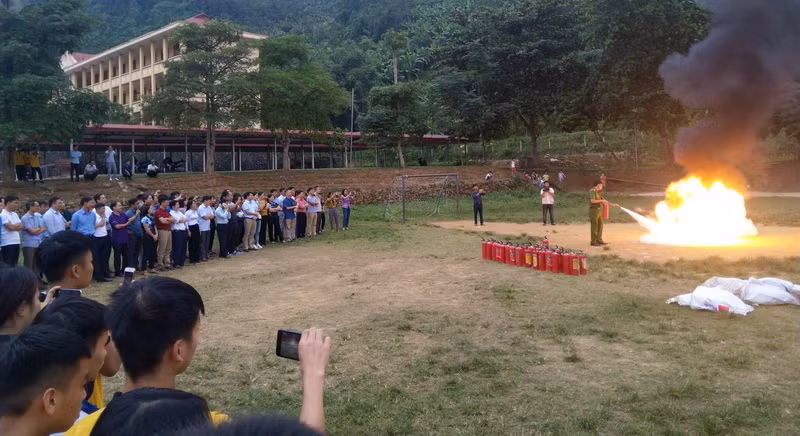 Các trường THPT trên địa bàn huyện Chiêm Hóa tổ chức tập huấn phòng cháy, chữa cháy