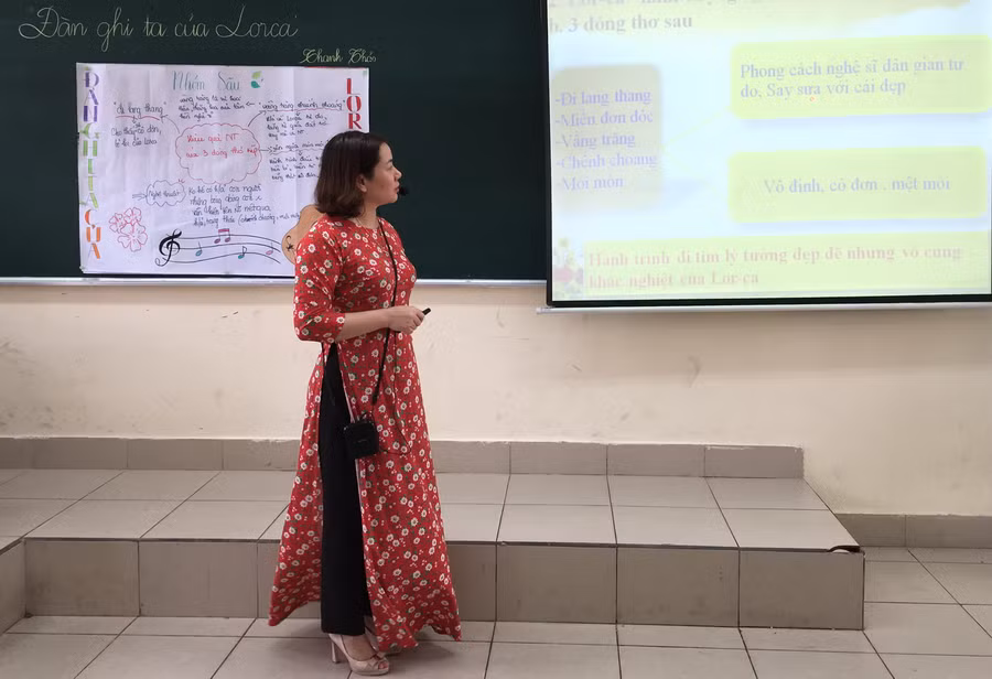 Cô Nga trong một giờ lên lớp