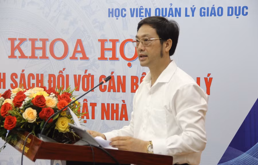 PGS.TS Phạm Văn Thuần - Giám đốc Học viện Quản lý giáo dục phát biểu khai mạc hội thảo. PGS.TS Phạm Văn Thuần - Giám đốc Học viện Quản lý giáo dục phát biểu khai mạc hội thảo.