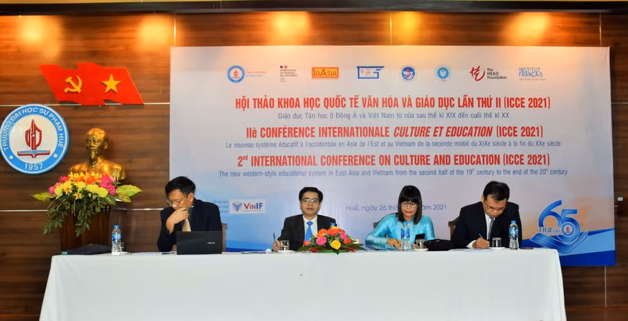Các đồng chí chủ trì hội thảo