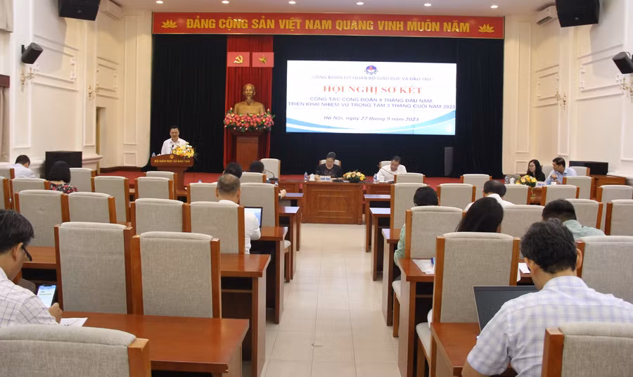 Toàn cảnh hội nghị.