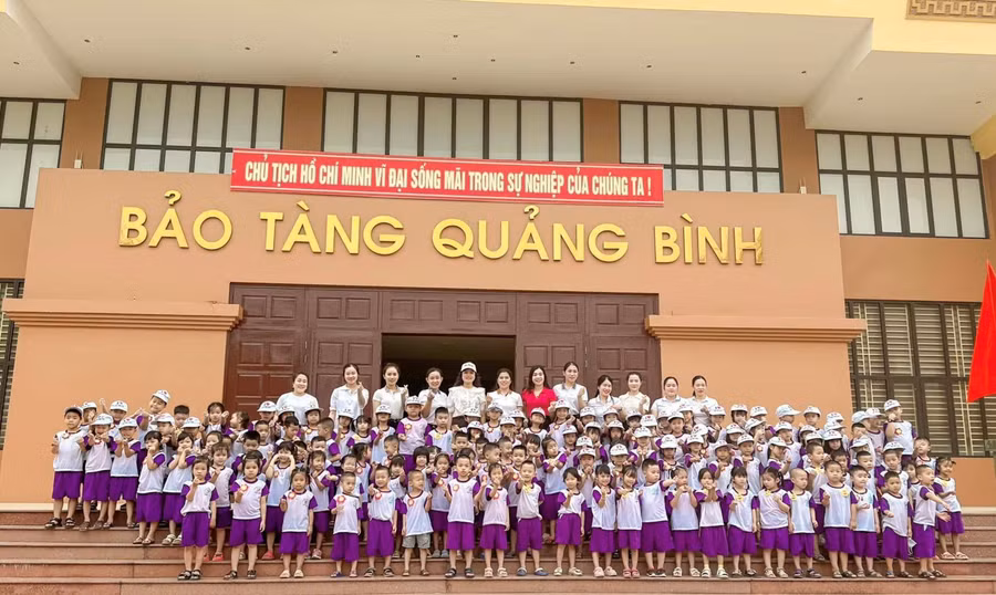 Nhiều kiến thức được các cô chuyển tải khéo léo trong chuyến đi.