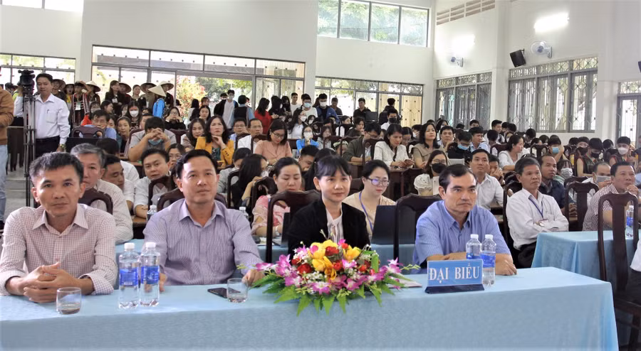 Đại biểu đại diện các sở, ban ngành của tỉnh dự khai mạc Hội thi.