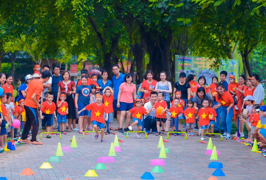 Bên cạnh những giờ học trên lớp, trẻ học tập tại các trường thuộc Hệ thống trường Mầm non Little Dream còn thường xuyên được tham gia những hoạt động ngoài trời để rèn luyện song song cả trí tuệ và thể chất.
