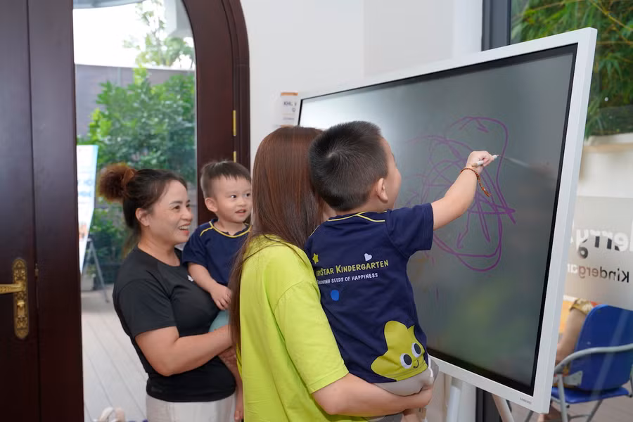Nghị quyết sẽ góp phần nâng cao chất lượng chăm sóc, nuôi dưỡng, giáo dục trẻ. Nghị quyết sẽ góp phần nâng cao chất lượng chăm sóc, nuôi dưỡng, giáo dục trẻ.