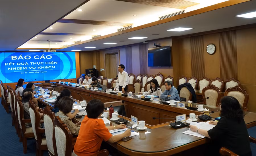 GS.TS Thái Văn Thành, chủ nhiệm Đề tài trình bày báo cáo