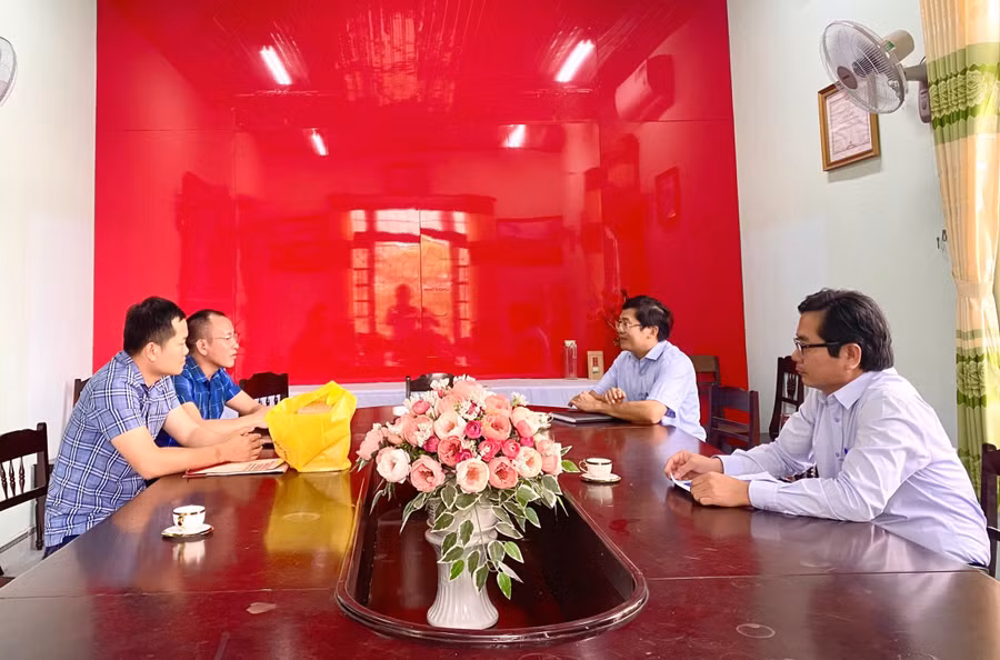 Đoàn công tác của Văn phòng Báo GD&amp;TĐ khu vực Miền Trung – Tây Nguyên cũng làm việc với Phòng GD&amp;ĐT thị xã Hương Thủy, tỉnh Thừa Thiên Huế.