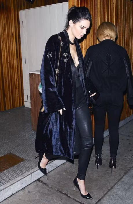 6 kieu ao khoac luon co trong tu do dong cua Kendall Jenner - Anh 11