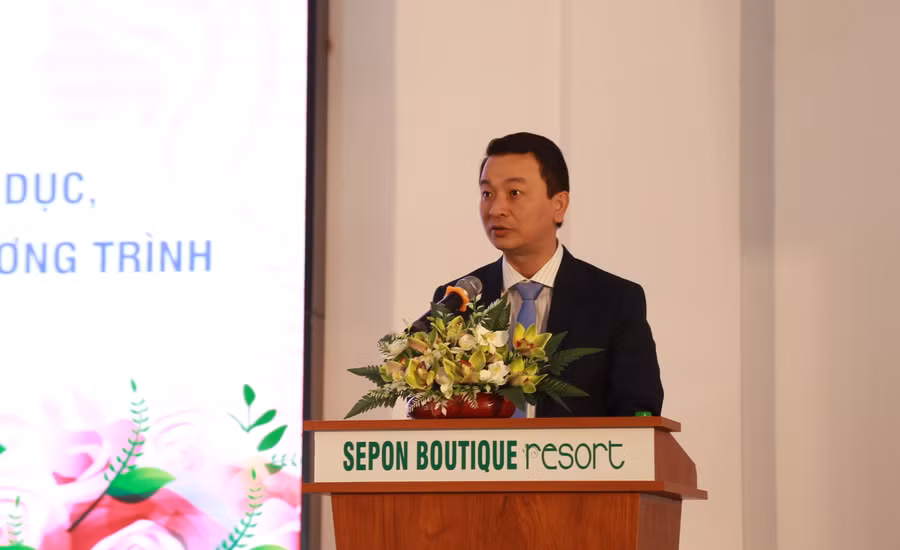 Phó Giám đốc Sở GD&ĐT Quảng Trị Võ Văn Minh cho biết, các giáo viên nữ, cán bộ quản lý được tạo điều kiện nâng cao trình độ chuyên môn lẫn trình độ quản lý. Phó Giám đốc Sở GD&ĐT Quảng Trị Võ Văn Minh cho biết, các giáo viên nữ, cán bộ quản lý được tạo điều kiện nâng cao trình độ chuyên môn lẫn trình độ quản lý.