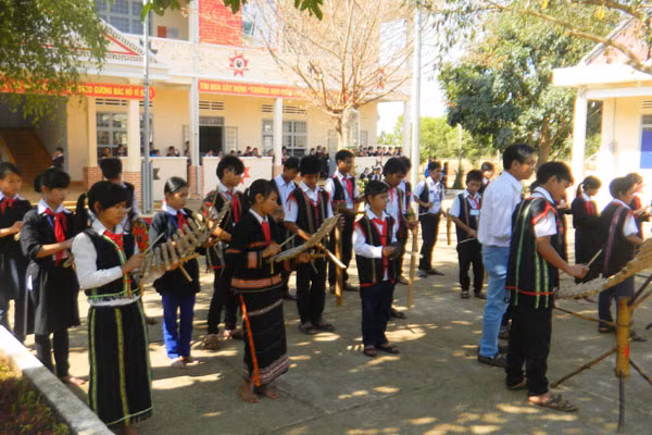 Phụ cấp cho giáo viên trường dân tộc nội trú 