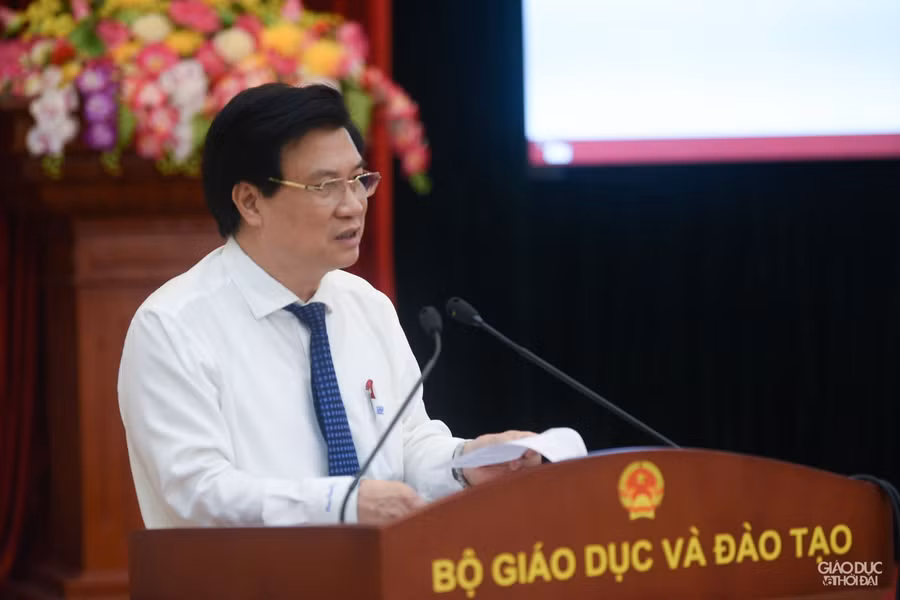 Thứ trưởng Bộ GD&amp;ĐT Nguyễn Hữu Độ báo cáo tóm tắt kết quả 8 năm thực hiện Đề án “Xây dựng xã hội học tập giai đoạn 2012 - 2020”.