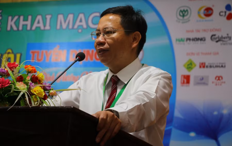 PGS.TS Trần Thanh Đức - Hiệu trưởng Trường Đại học Nông Lâm Huế phát biểu tại Ngày hội việc làm