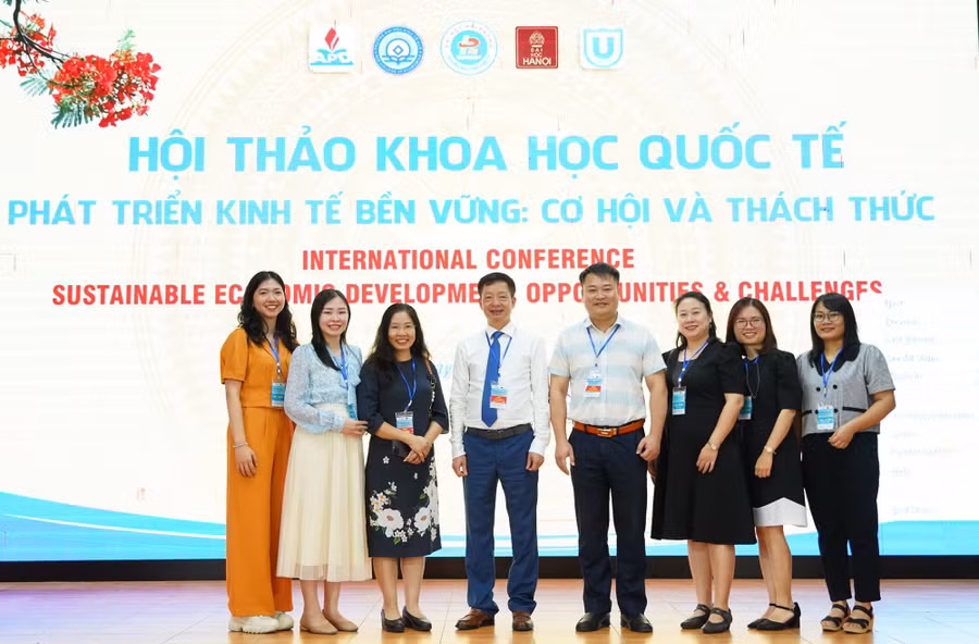 Hội thảo là diễn đàn nghiên cứu học thuật.