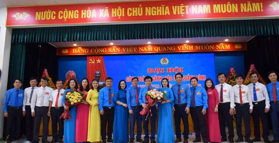 Ban chấp hành Công đoàn giáo dục Quảng Bình nhiệm kỳ mới.