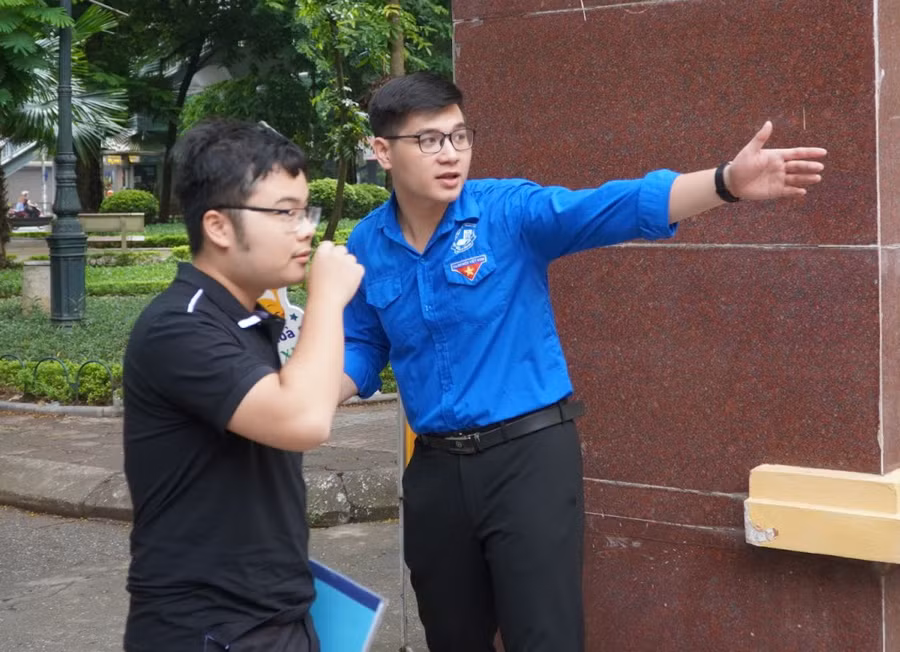 Sinh viên tình nguyện hướng dẫn nhiệt tình, chu đáo.