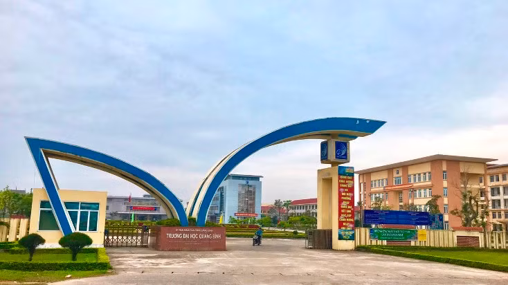 Hiệu trưởng và Kế toán trưởng Trường ĐH Quảng Bình bị kỷ luật. Ảnh: TG