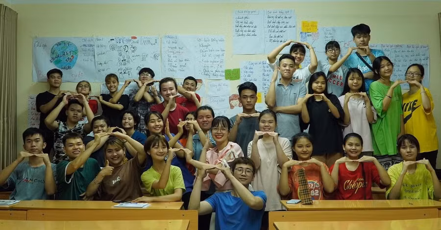 Các bạn đang thể hiện quyền được tiếp cận các dịch vụ xã hội thông qua phiên dịch ngôn ngữ ký hiệu.