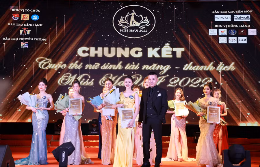 Giải Nữ sinh tài năng nhất đã thuộc về thí sinh mang số báo danh 269 Dư Thị Kiều Trinh. Giải Nữ sinh tài năng nhất đã thuộc về thí sinh mang số báo danh 269 Dư Thị Kiều Trinh.