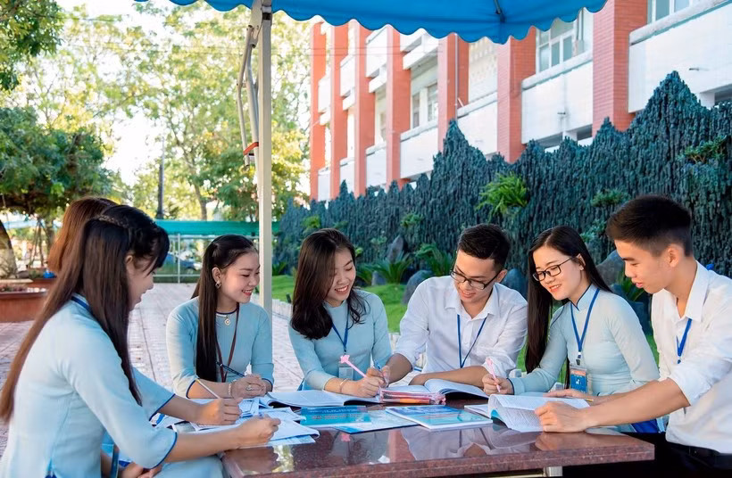 Sinh viên sư phạm Trường Đại học Đồng Tháp trong giờ thảo luận nhóm. Ảnh: A.Minh Sinh viên sư phạm Trường Đại học Đồng Tháp trong giờ thảo luận nhóm. Ảnh: A.Minh