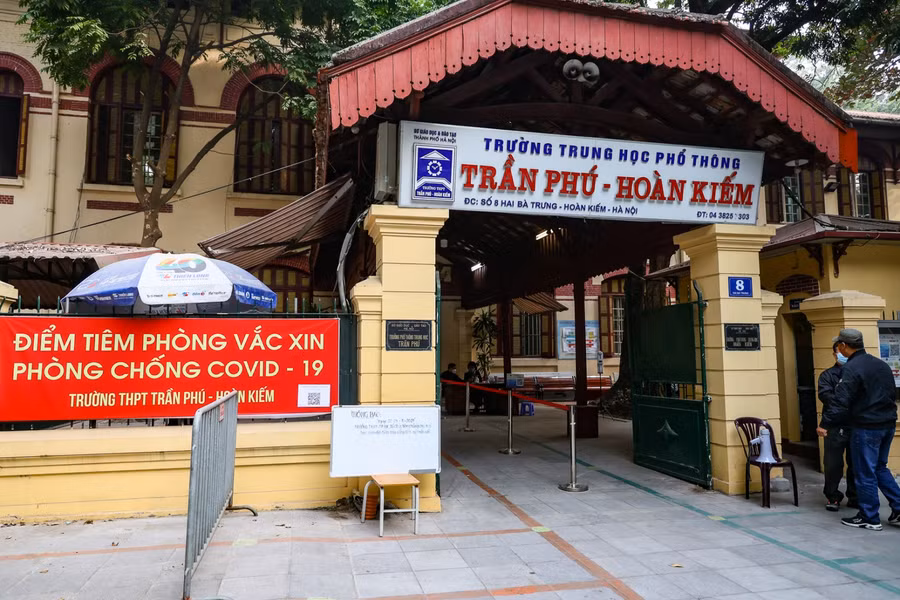 Trường THPT Trần Phú tổ chức tiêm vắc xin phòng Covid-19 cho học sinh sáng ngày 22/12.