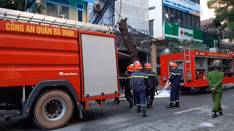 Ngay sau khi nhận được tin báo, lực lượng chức năng đã có mặt tại hiện trường. Ngay sau khi nhận được tin báo, lực lượng chức năng đã có mặt tại hiện trường.