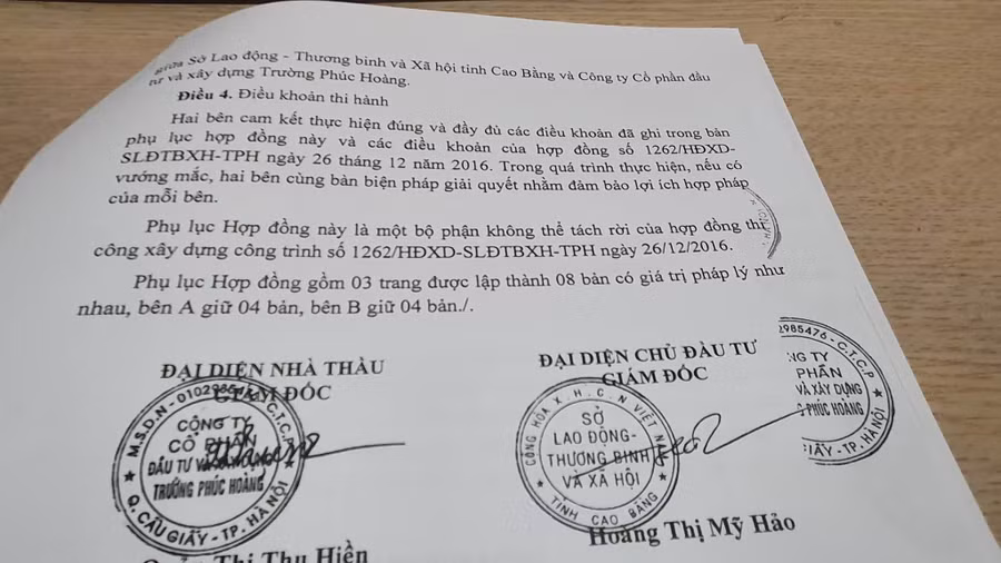 Phụ lục hợp đồng thi công xây dựng công trình số 03/PLHĐXD giữ lập Sở LĐTB&XH tỉnh Cao Bằng và Công ty Trường Phúc Hoàng ngày 8/10/2019 thể hiện việc 2 bên nếu có vướng mắc sẽ cùng bàn biện pháp giải quyết nhằm đảm bảo lợi ích hợp pháp của mỗi bên. Phụ lục hợp đồng thi công xây dựng công trình số 03/PLHĐXD giữ lập Sở LĐTB&XH tỉnh Cao Bằng và Công ty Trường Phúc Hoàng ngày 8/10/2019 thể hiện việc 2 bên nếu có vướng mắc sẽ cùng bàn biện pháp giải quyết nhằm đảm bảo lợi ích hợp pháp của mỗi bên.