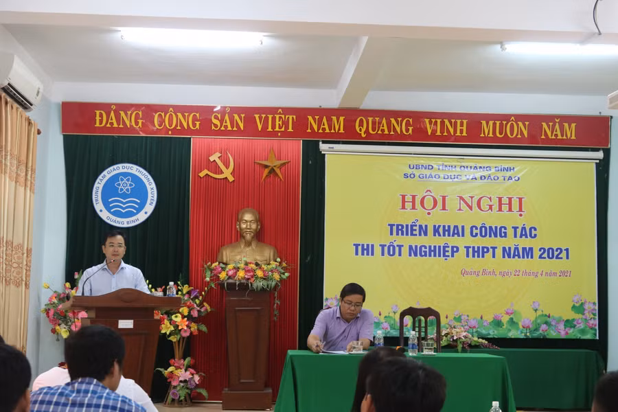 Giám đốc sở GD&amp;ĐT Đặng Ngọc Tuấn phát biểu tại hội nghị